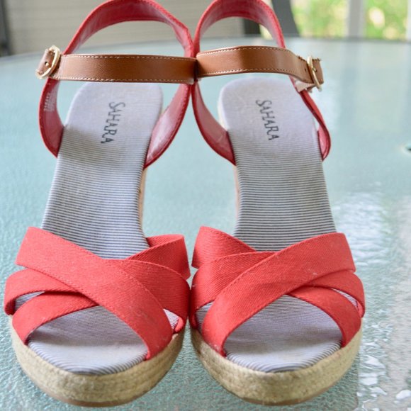 Red Patterned Wedges - Picture 3 of 7